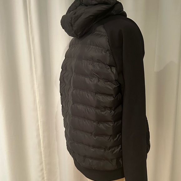 Old Navy Men’s Rare black puffer hooded jacket with elastine arms & waist band - Picture 2 of 5